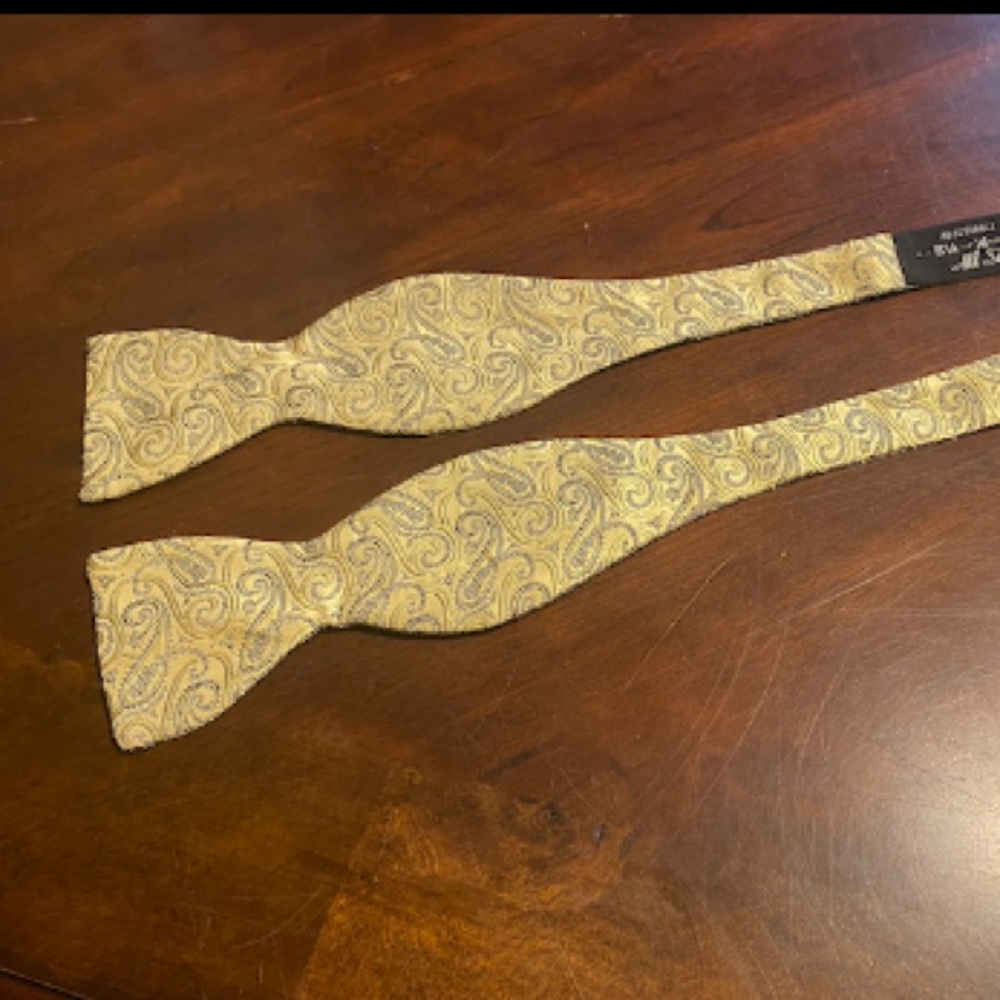 Paisley Self-Tie Bow Tie in Light Gold